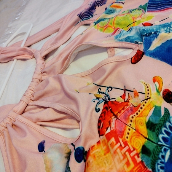 Plus Size keyhole tank top - Picture 4 of 6